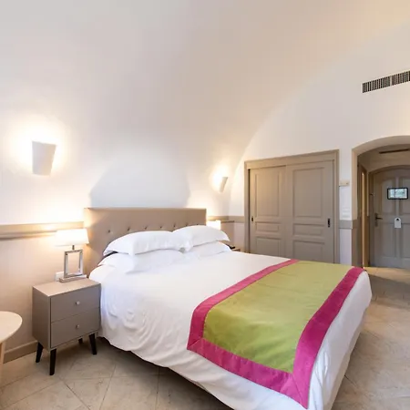 فندق Golf & Chateau De La Begude The Originals Collection 4*